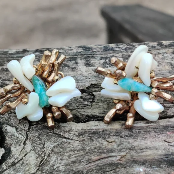 Vintage Miriam Haskell mother of pearl and amazonite coral branch earrings - Picture 11 of 13